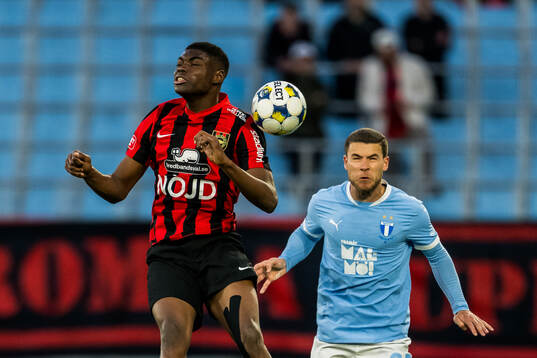 Brommapojkarnas Ezekiel Alladoh och Malmö FFs Gabriel Busanello