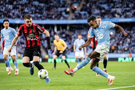 Brommapojkarnas Hlynur Freyr Karlsson och Malmö FFs Taha Ali