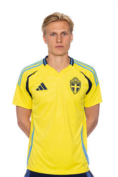 Kasper Örtegren poserar för ett porträtt