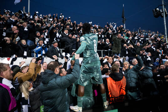 Yves Bissouma of Tottenham Hotspur celebrates