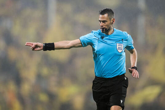 Referee Maurizio Mariani