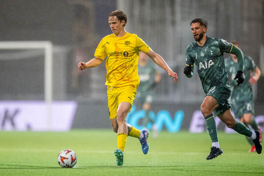 Ulrik Saltnes of Bodø/Glimt and Rodrigo Bentancur of Tottenham Hotspur