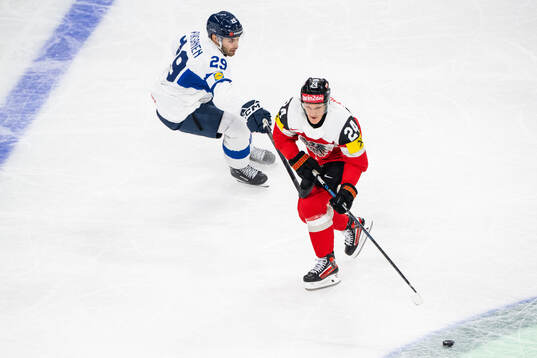 Ahti Oksanen of Finland and Lukas Haudum of Austria