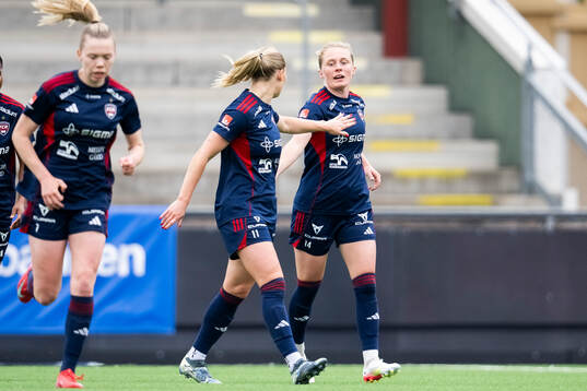 Rosengårds Emilia Larsson och Emma Jansson jublar
