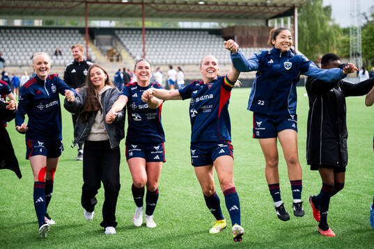 Rosengårds spelare jublar efter slutsignalen