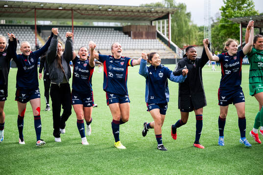 Rosengårds spelare jublar efter slutsignalen