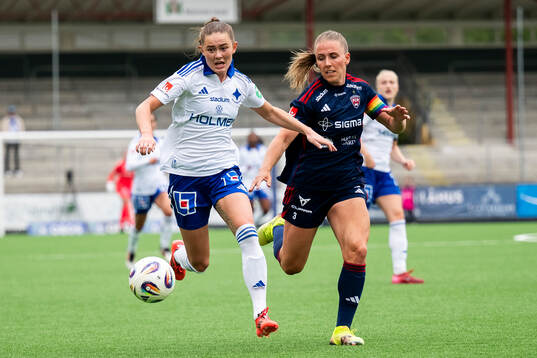 Rosengårds Gudrun Arnardottir jagar IFK Norrköpings Svea Rehnberg