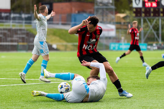 Brommapojkarnas Eric Björkander och Halmstads Villiam