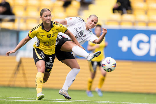 Elfsborgs Alice Broman och Örebro SKs Molly Wiklander