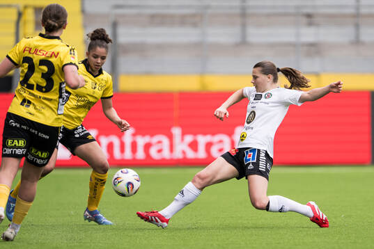 Elfsborgs Jennifer Brinck och Örebro SKs Cornelia Karlsson