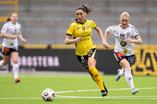 Elfsborgs Izabella Bergström och Örebro SKs Nora Törngren
