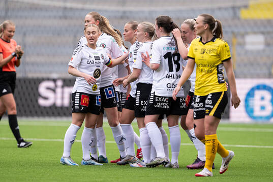 Örebro SKs spelare jublar