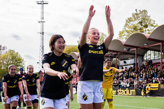 Bla gjennom flere bilder av Fotboll, Damallsvenskan, AIK - Hammarby