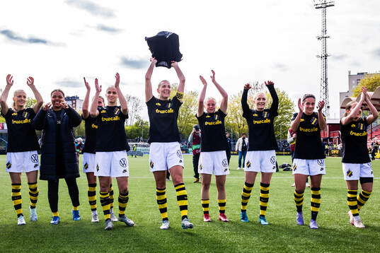 AIKs spelare jublar
