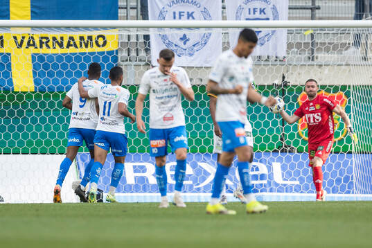 Värnamos Johnbosco Samuel Kalu jublar