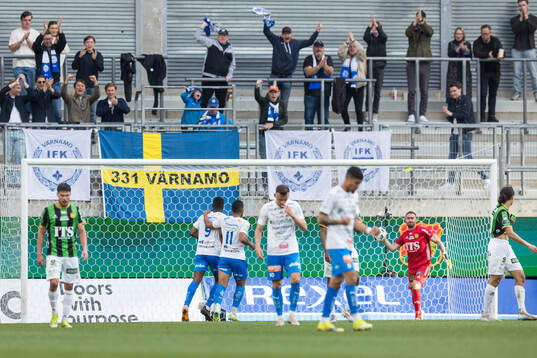 Värnamos Johnbosco Samuel Kalu jublar
