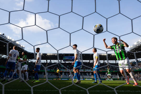 GAIS Robin Frej jublar efter att Oskar Ågren (ej i bild) nickat in 1-0
