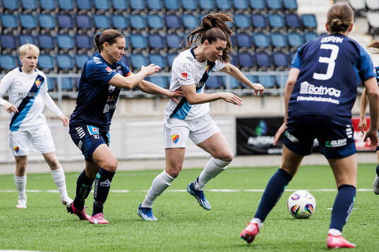 Linköpings Emma Lennartsson och Djurgårdens Pauline