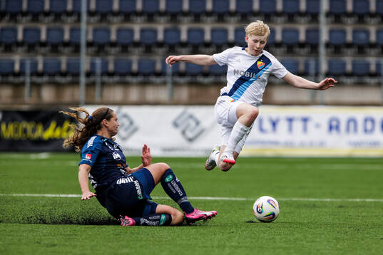 Linköpings Emma Lennartsson och Djurgårdens Olivia Ulenius