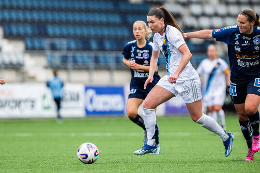 Djurgårdens Pauline Hammarlund och Linköpings Emma