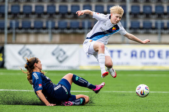 Linköpings Emma Lennartsson och Djurgårdens Olivia Ulenius