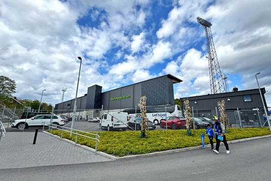 Utanför arenan