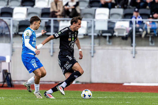 Oddevolds Emir Derviskadic och Örebros Melvin Bajrovic