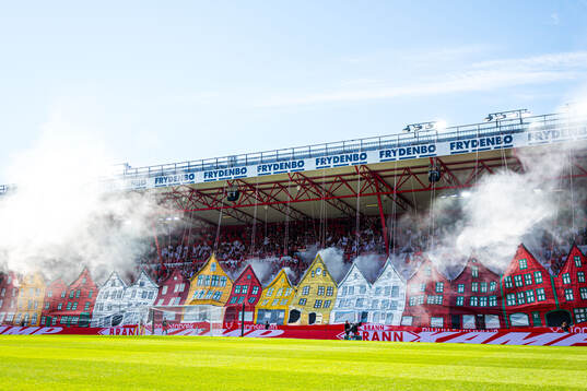 Spectators in the stands ahead of the Eliteserien match between Brann and Rosenborg on May 11, 2025 in Bergen. 