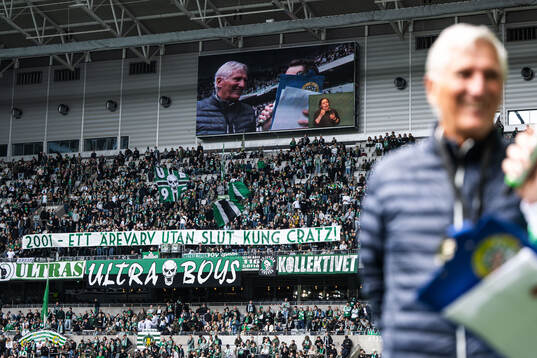 Sören Cratz hyllas efter att han blivit invald som hedersmedlem i Hammarby i halvtid