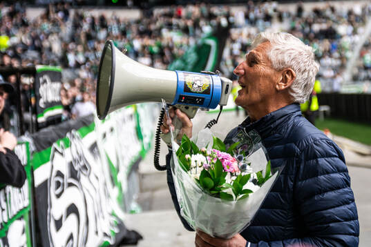 Sören Cratz hyllas efter att han blivit invald som hedersmedlem i Hammarby i halvtid