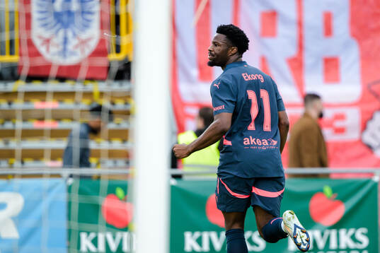 Malmö FFs Emmanuel Ekong jublar efter 0-2