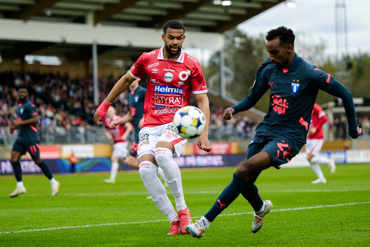 Degerfors Leon Hien och Malmö FFs Taha Ali