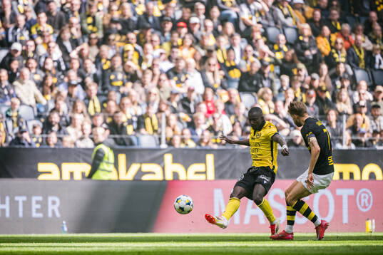 Mjällbys Abdoulie Manneh och AIKs Anton Salétros