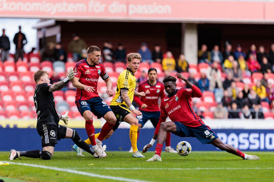 Östers målvakt Robin Wallinder, Ivan Kricak, Kingsley Gyamfi och Elfsborgs Frederik Ihler