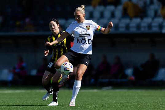 Häckens Hikaru Kitagawa och Brommapojkarnas Tuva Ölvestad