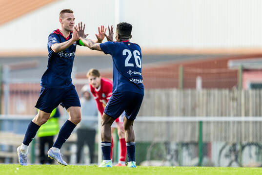 Rosengårds Emil Grimbe och Prince Balde jublar efter 1-1