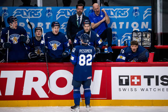 Eeli Tolvanen and Eemil Erholtz celebrate with Harri