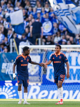 Djurgårdens Tokmac Nguen jublar med Isak Alemayehu Mulugeta