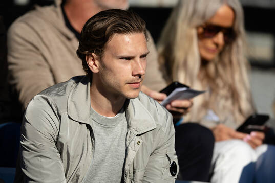 IFK Göteborgs Lucas Kåhed på läktaren