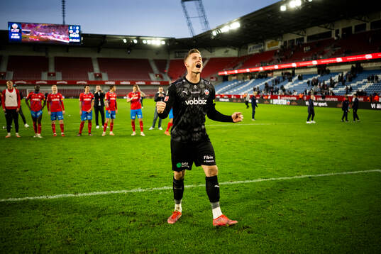 Helsingborgs målvakt Johan Brattberg jublar efter slutsignalen
