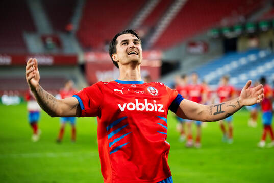 Helsingborgs Jon Birkfeldt jublar efter slutsignalen