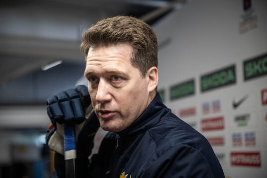 Head coach Sam Hallam of Sweden in the mixed zone after a practice session