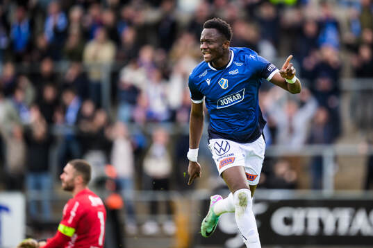 Halmstads Yannick Agnero jublar efter 1-0 målet