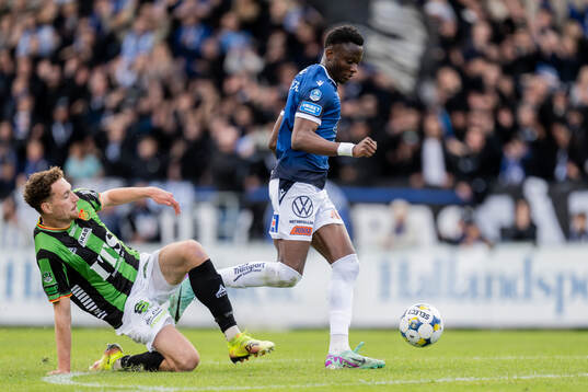 GAIS Anes Cardaklija och Halmstads Yannick Agnero vid 1-0 målet