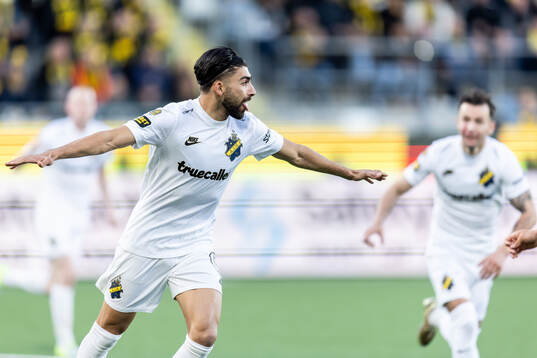AIKs Andronikos Kakoullis jublar efter 2-3 målet