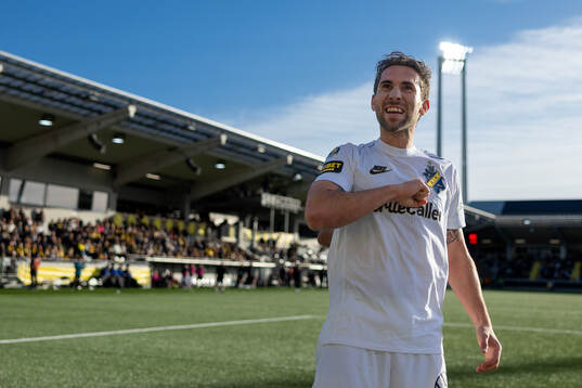 AIKs Mads Døhr Thychosen jublar efter 0-1