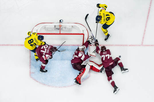 Jesper Frödén and Leo Carlsson of Sweden against Oskars