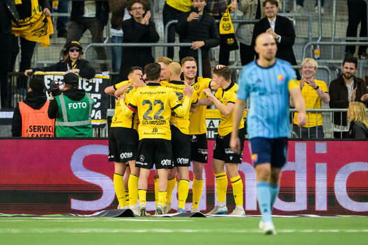 Mjällbys Alexander Johansson jublar efter 1-3 målet
