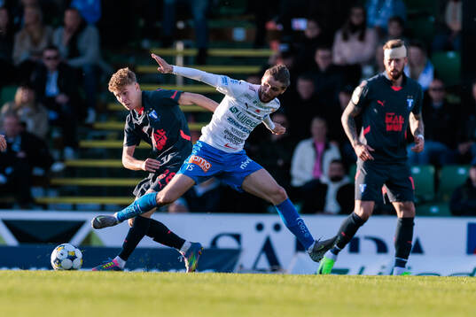 Malmö FFs Hugo Bolin och Värnamos Pawel Cibicki