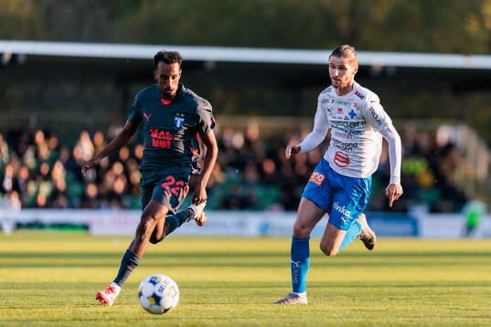 Malmö FFs Taha Ali och Värnamos Pawel Cibicki